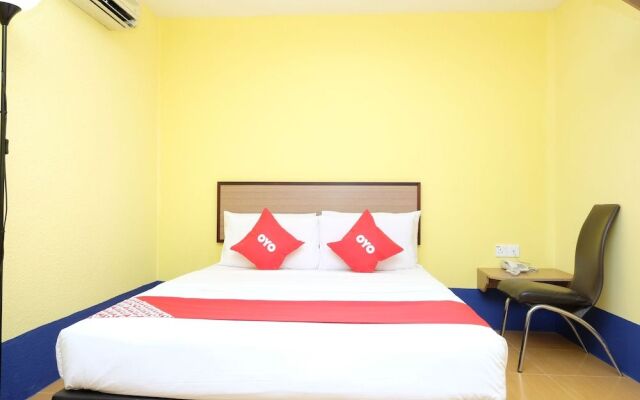 OYO 89352 Golden Terminal Lodge