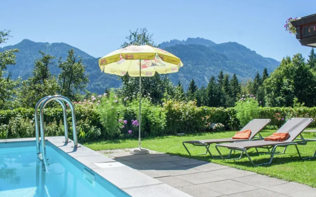 Apartment in a Wooded Area With Pool
