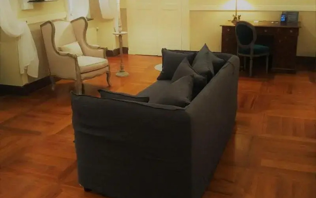 Royal Palace Luxury Suites & Hotel