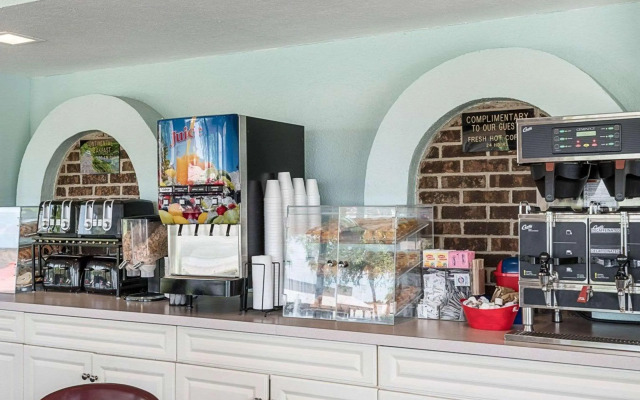 Econo Lodge Inn & Suites Rehoboth Beach