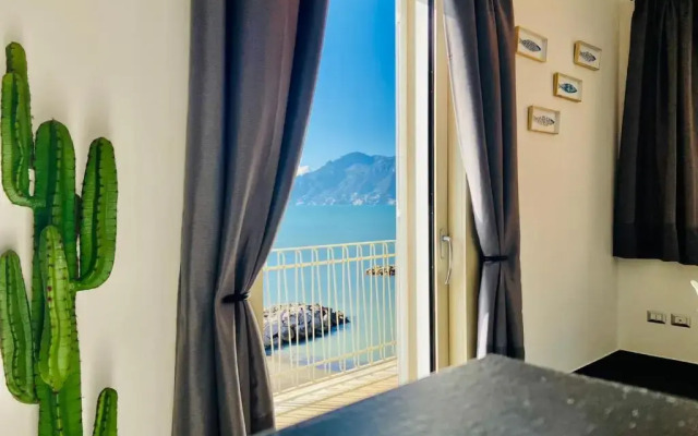 Sea View Apartment 5 mt from the beach