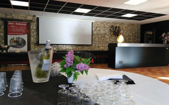 Logis Hôtel Restaurant Le Pardaillan