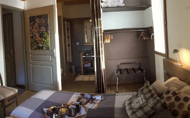 New House With Infrared Sauna and Stunning Mountain Views