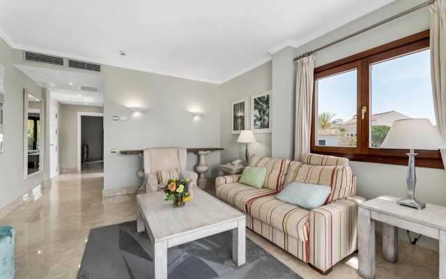 Suite with sea views within Hotel Puente Romano Marbella