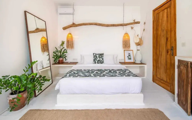 Rustic Interior Design, Private Villa, 3 BR, Umalas With Staff