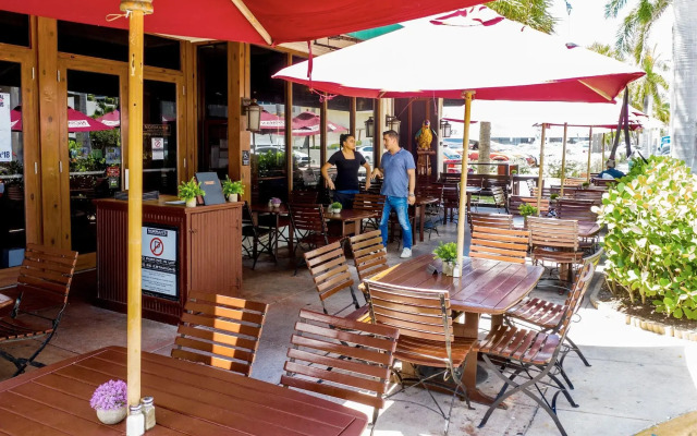 Norman's Hotel and Dining