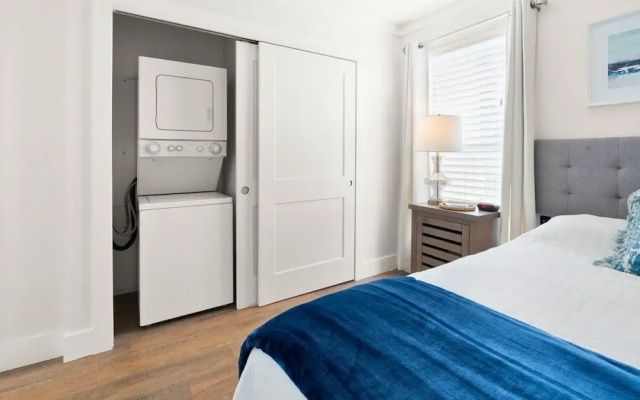 Hoosier Holiday 1 Bedroom Condo by RedAwning