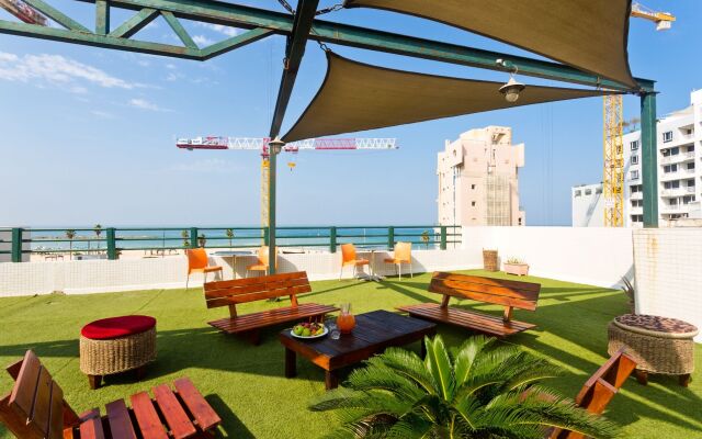 Beach Hotel by Zvieli hotels