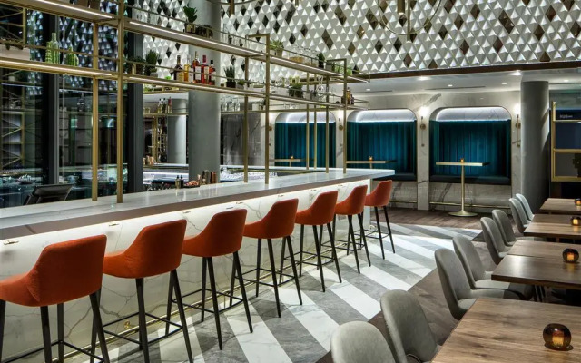 Amway Grand Plaza, Curio Collection by Hilton