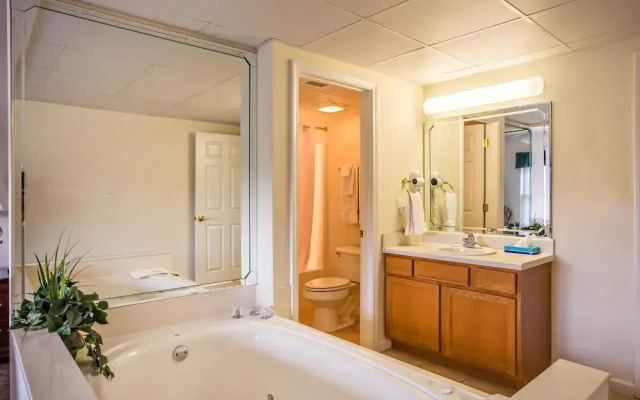 Whispering Pines 643