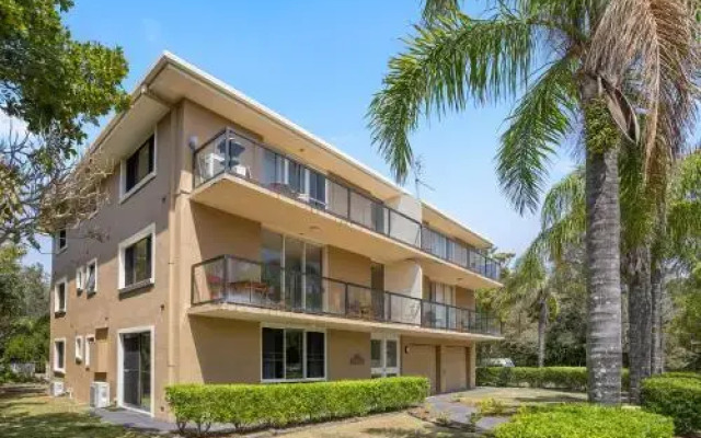 2/56 Lawson Street@Clarkes Beach