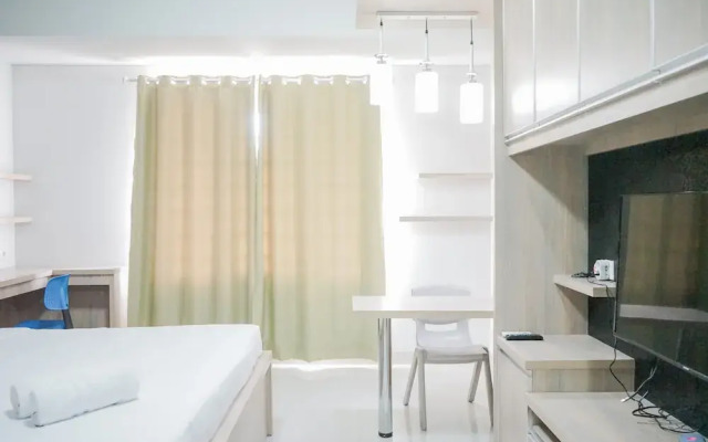Comfy Studio at Trimezia Beverly Apartment By Travelio