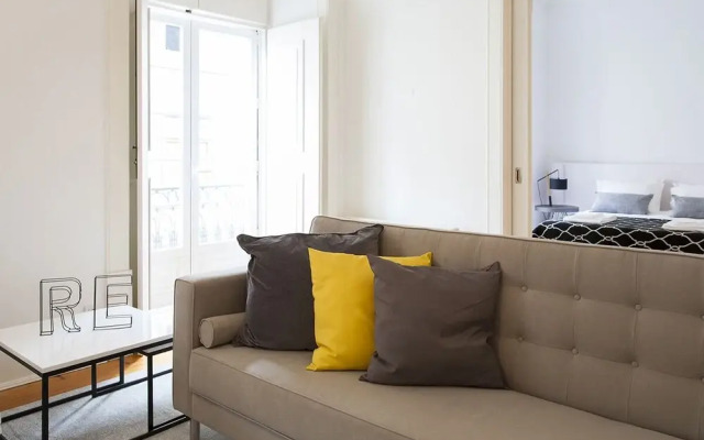 ALTIDO Elegant 3BR Apt w/workspace in Chiado