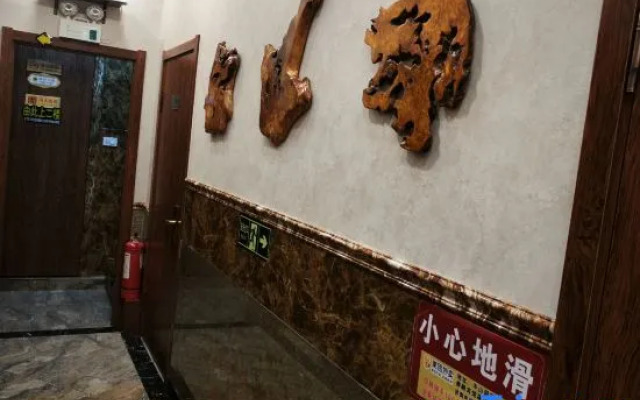 Yichun Hongmeiqi Express Hotel