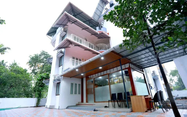 Base9 Airport Hotel