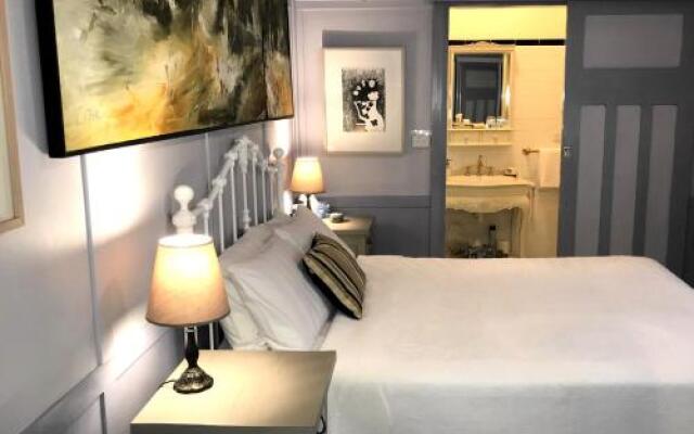 The Chalet Guesthouse And Studio