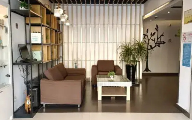 Yiheng Hotel (Shanghai Hongqiao Beixinjing Subway Station)