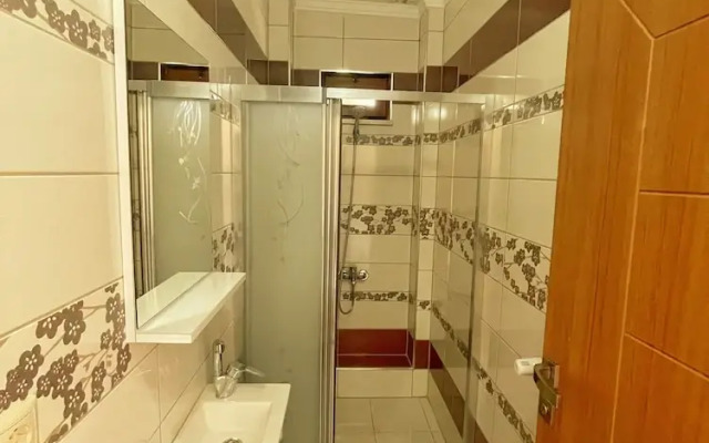 Lustra Garden Suite