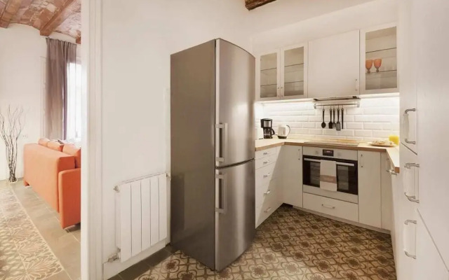 Welcoming 2 Bed With Balcony in Gracia