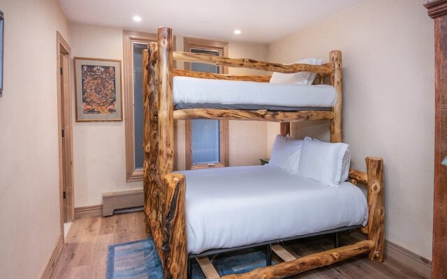 Village Center Condo 1F