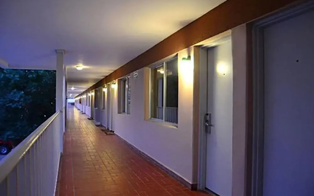 El Camino Hotel & Suites