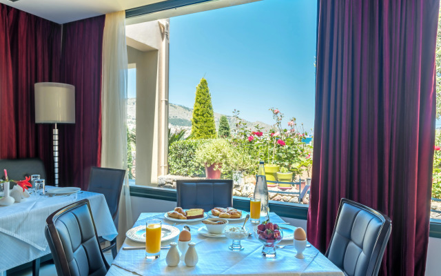 Ai Yannis Suites and Apartments Hotel