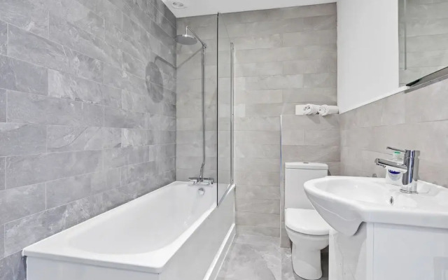 Right On : Bright On Apartment 1B | By My Getaways