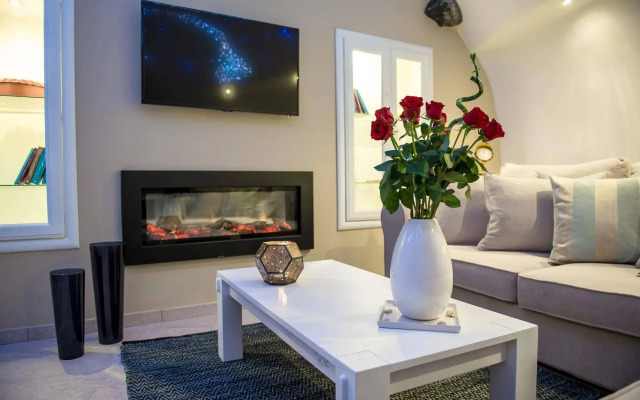 Santorini Suite Home