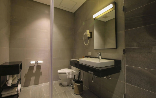 Two Seasons Coron Bayside Hotel