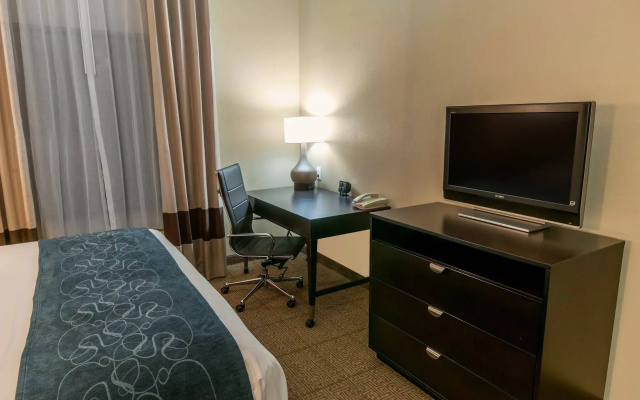 Spark by Hilton Houston Hobby Airport