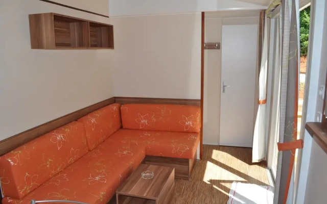 Camping Des Bastides Logements Insolites