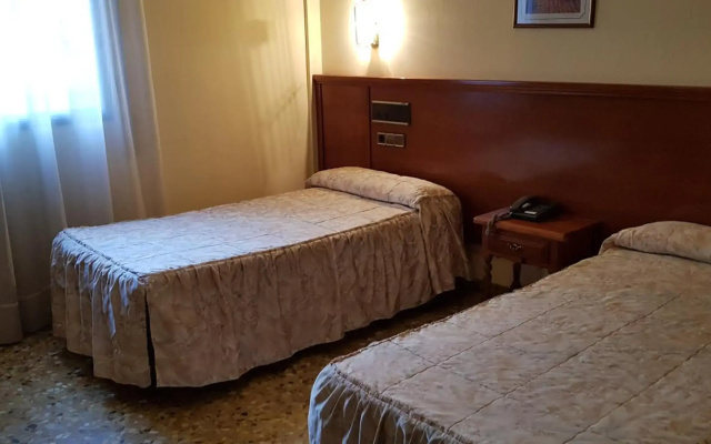 Hotel Reina Isabel