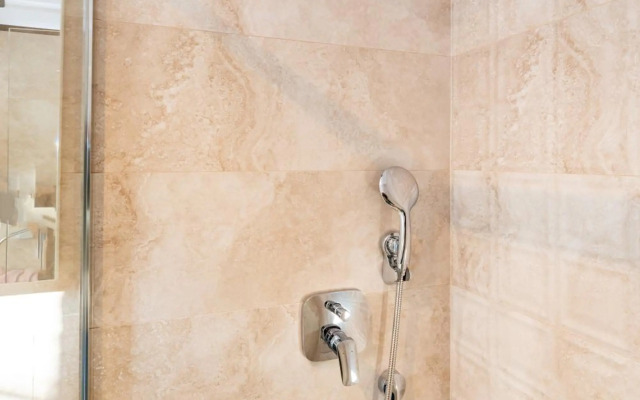 Mediterranean terrace apartment with Bikes & SUP