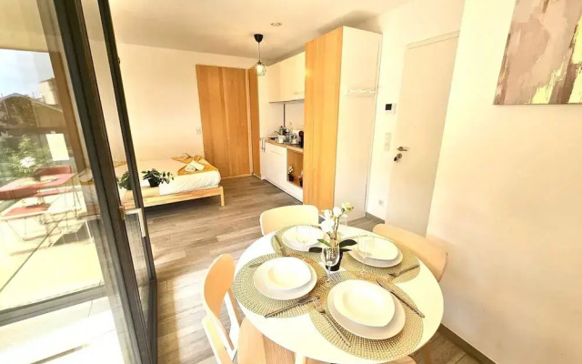 Cozy studio with sunny terrace
