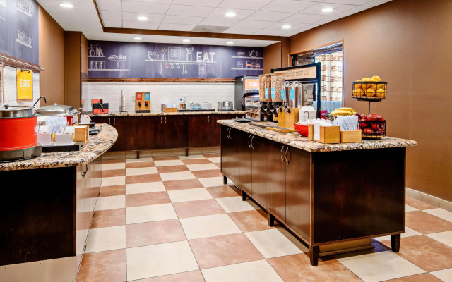 Hampton Inn & Suites Bakersfield/Hwy 58, CA