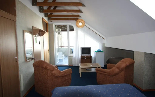 VVV Hotel