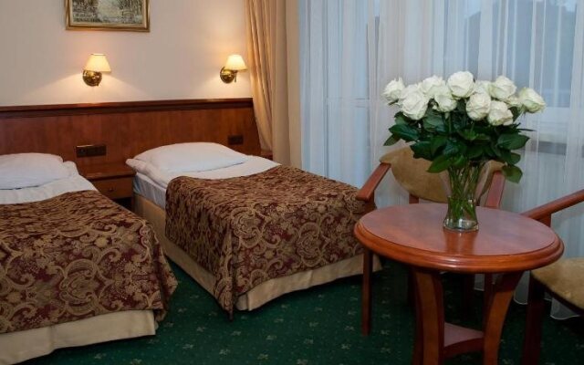 Hotel Senator
