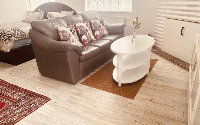 Charming Studio Flat In Sollentuna, Stockholm