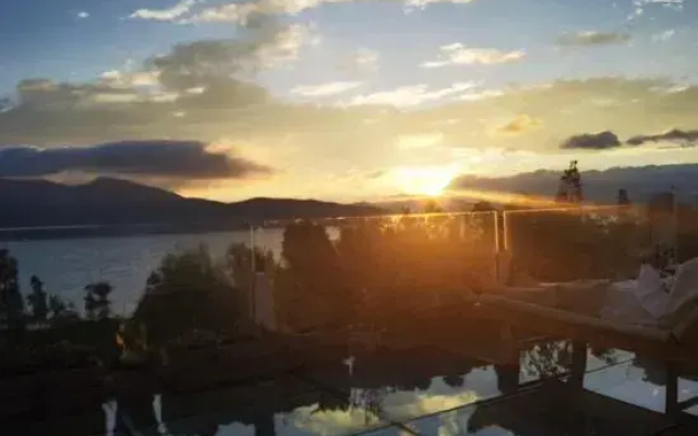 Luoluo Wuchen Lake View Inn