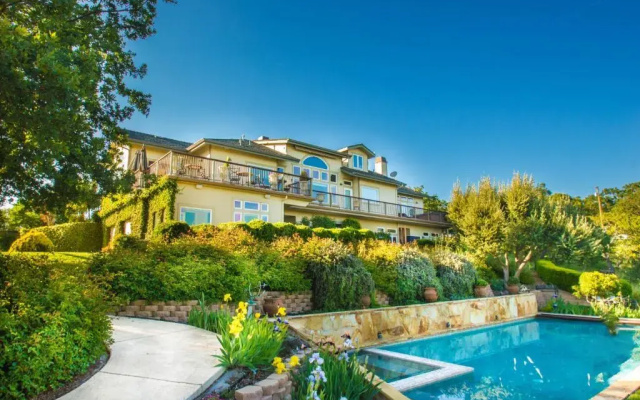 High Ridge Manor