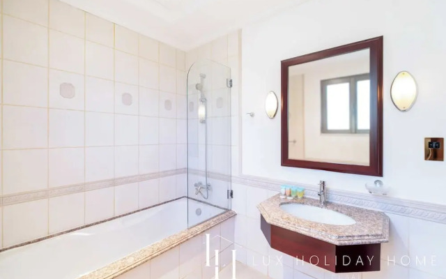 LUX Holiday Home - Frond E 1