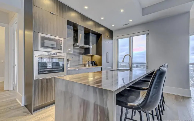Skyline Suites - Next to MTCC, ACC & CN Tower