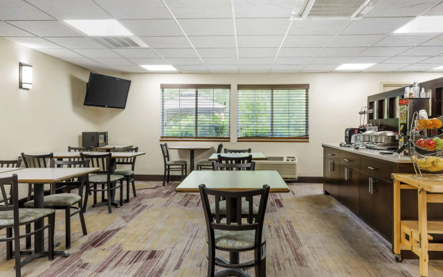 Best Western Plus Berkshire Hills Inn & Suites