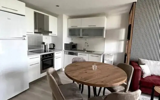 Modern 1 1 Apartment w Terrace Near Mail of IST