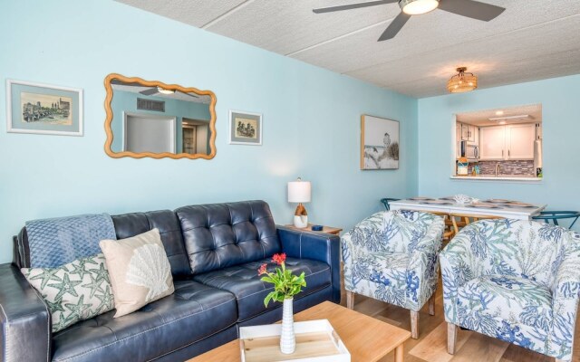 Ocean and Racquet 8208