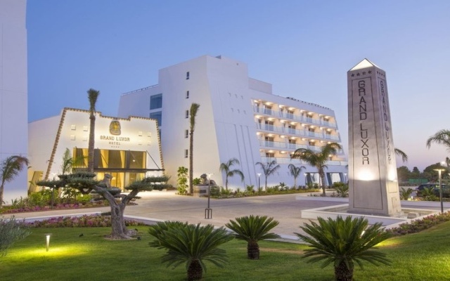 Grand Luxor Hotel