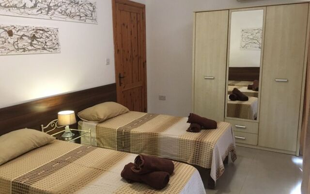 Getawaysmalta - Seaspray Penthouse in St Julians Close to Paceville Nightlife
