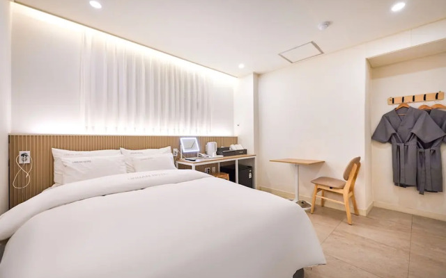 Urban Hotel