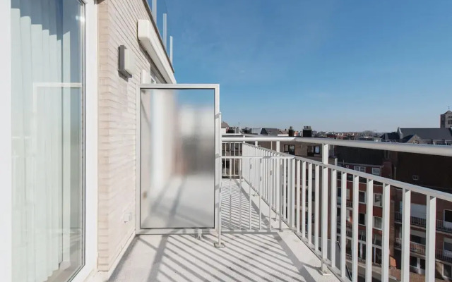 Apartment Close to the sea Wall of Mariakerke