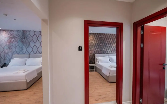 Ermes Deluxe Family Room With French Balcony